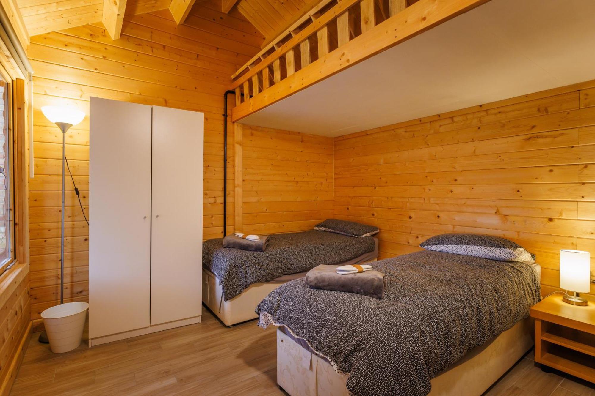 Spacious Cabin Evcharger And Free Parking Near Cambridge Exteriör bild